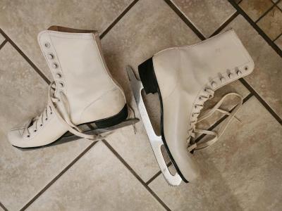 Vintage White Ice Skates from Skate Master - Thumbnail 5