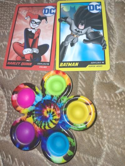 DC CARDS BATMAN AND HARLEY QUINN AND SPINNER