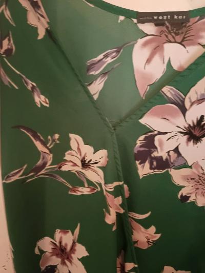 Green floral blouse size medium - Thumbnail 2