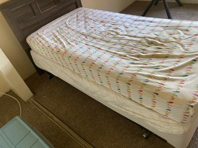 twin size bed still in ok shape - Thumbnail 3