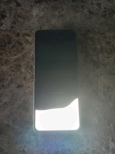 Galaxy Z Flip 6 Slive Shadow 256GB Broken Screen - Thumbnail 2
