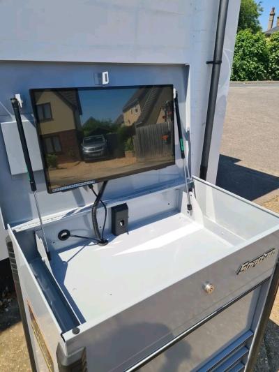 snap on 40inch toolbox with monitor - Thumbnail 2