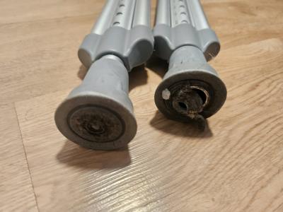 Adjustable Aluminum Crutches - Thumbnail 4