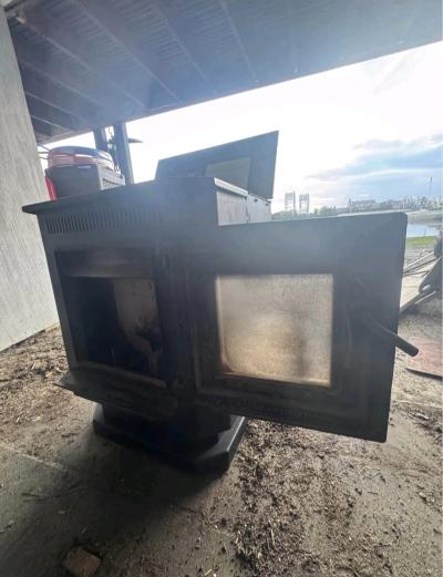 New Englander Pellet Stove w Piping - Thumbnail 5