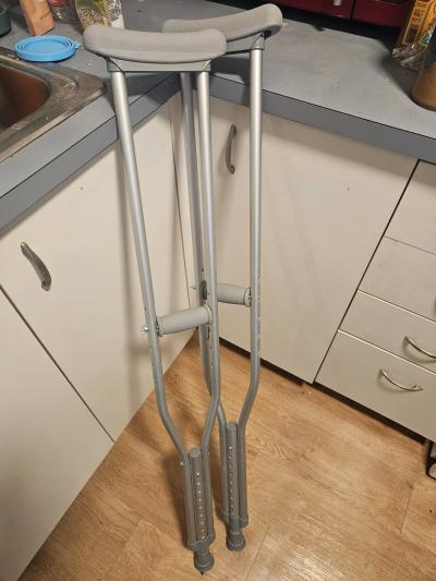 Adjustable Aluminum Crutches