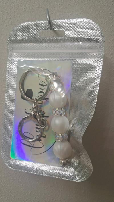 Handmade Pearl White Beaded keychain - Thumbnail 2