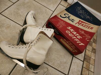 Vintage White Ice Skates from Skate Master - Thumbnail 2