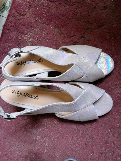A Nice Womens Pair of Silver Glittery Short Heels - Thumbnail 3