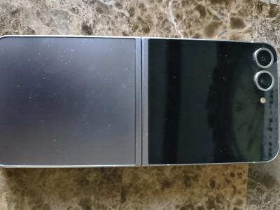 Galaxy Z Flip 6 Slive Shadow 256GB Broken Screen - Thumbnail 3