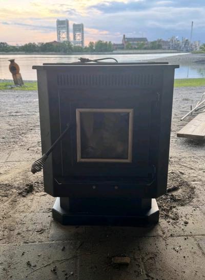 New Englander Pellet Stove w Piping - Thumbnail 9
