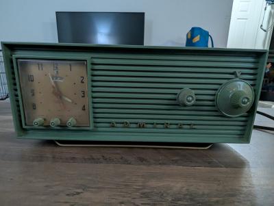 Admiral Tube Clock Radio midcentery 1950s - Thumbnail 2