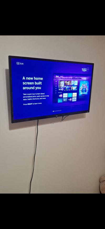 like new TCL 32 TV great condition