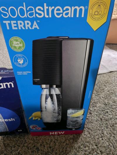 SodaStream Terra Sparkling Water Maker with 2 bottles includ - Thumbnail 5