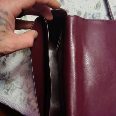 Kate Spade purse its like new perfect condition - Thumbnail 3
