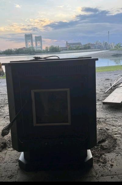 New Englander Pellet Stove w Piping - Thumbnail 10