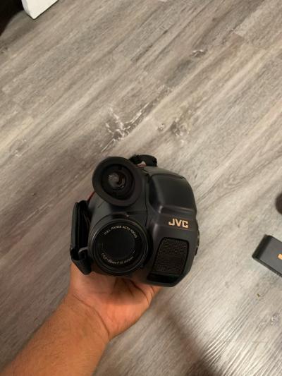 JVC brand video camera Everything is included - Thumbnail 3