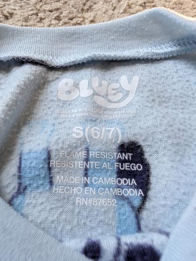 Bluey fleece pajama set size 6 - Thumbnail 2
