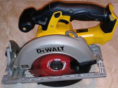 DeWalt Cordless Saw and Blade and Charger