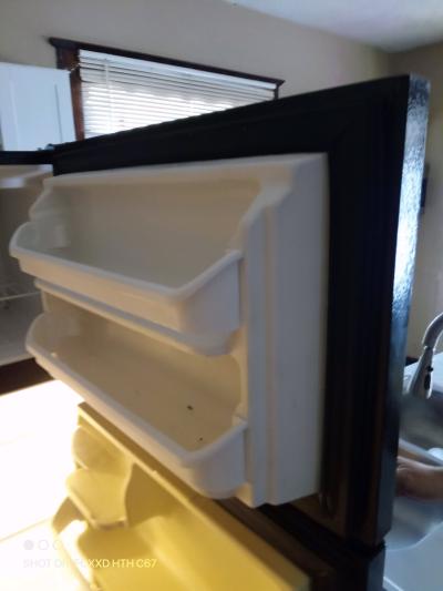 refrigerator - Thumbnail 2