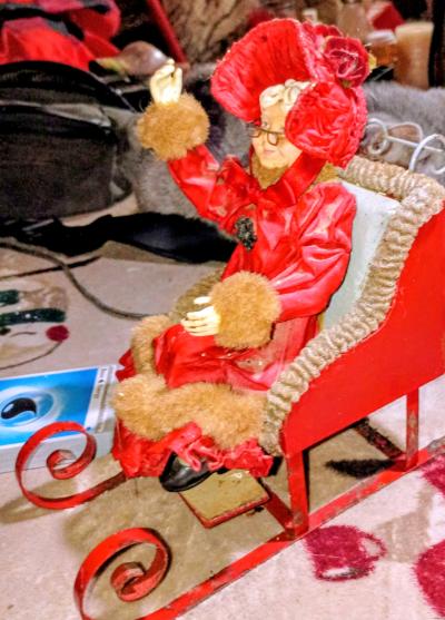MRS CLAUS CHRISTMAS DECOR - Thumbnail 2