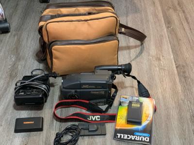 JVC brand video camera Everything is included - Thumbnail 5