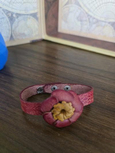 Beautiful Leather Bracelet Women Floral  Snap Adjustable 7 R