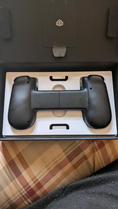 Backbone One Mobile Gaming Controller for iPhone users - Thumbnail 3