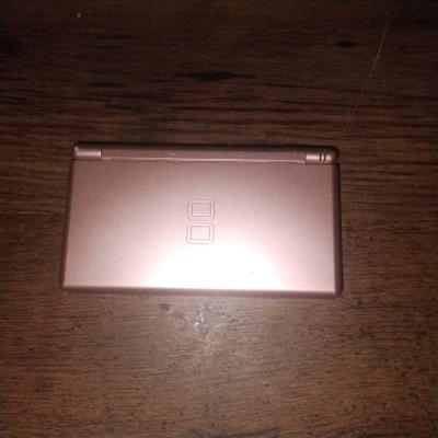 light pink Nintendo DS Lite good condition - Thumbnail 4