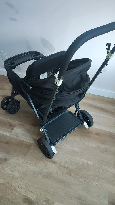 A Black Stroller built for 2 small children - Thumbnail 4