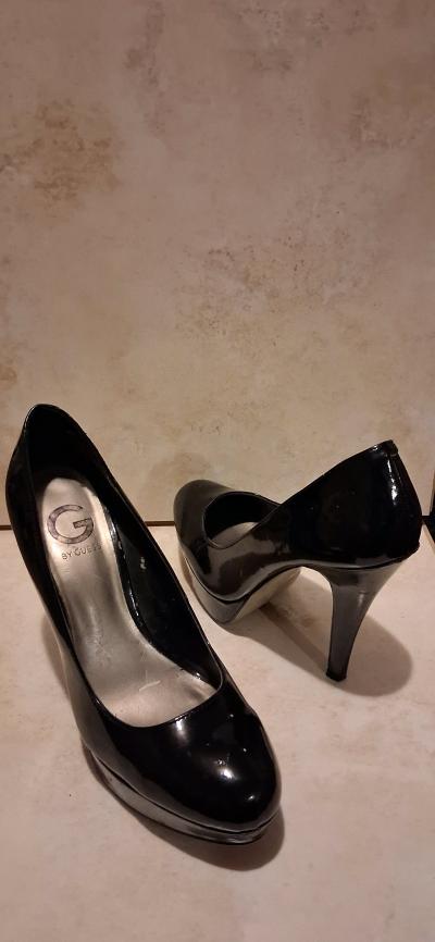 GUESS WOMENZ BLACK PATENT LEATHER HIGH HEELS SZE 9 - Thumbnail 3