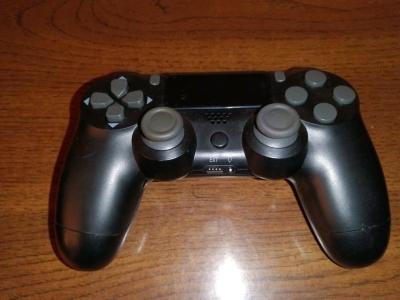 PlayStation 4 Console and Controller - Thumbnail 3