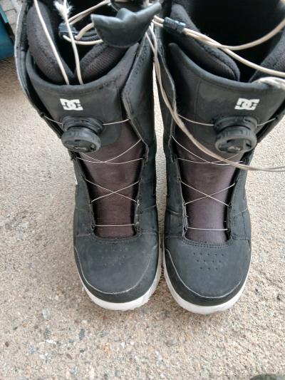 DC mens snowboarding boats