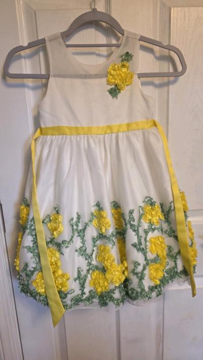 yellow and white Girl dress size 5
