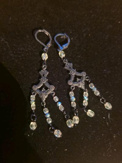 black heart earings made with Uranium beads that glow