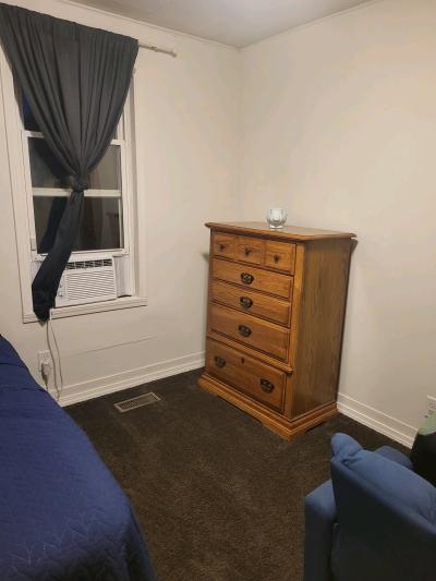 broyhill dresser - Thumbnail 2