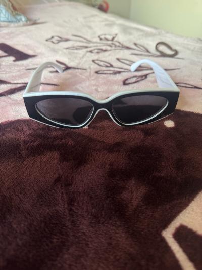 hermosas gafas de estilo nuevas en su caja - Thumbnail 2