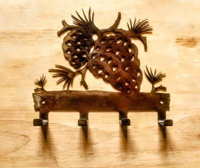 Rustic 4 Hook Metal Wall Hanging Decor With Pinecones