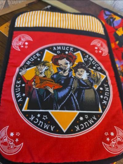 Hocus pocus Oven Mitts quilted   New set 2 R3 - Thumbnail 2