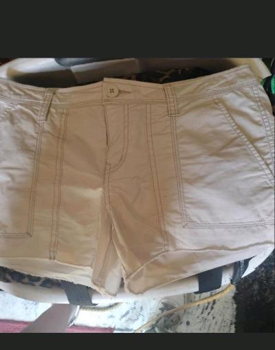 A Nice Womens Sexy Pair of Tan Old Navy Short Shorts
