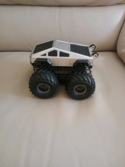 Toy car bundle orange car can turn into a robot - Thumbnail 7
