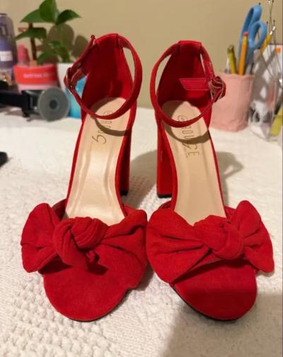 Womans Heels - Thumbnail 2