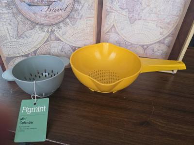 Vintage Tupperware Yellow Colander Pasta Strainer  mini cola