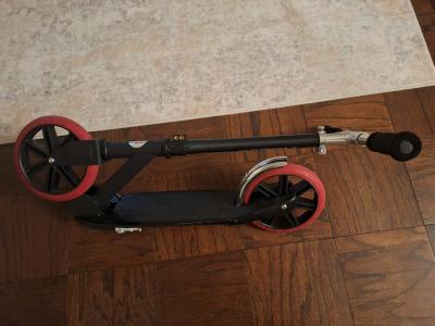 Black and Red Razer Scooter - Thumbnail 3