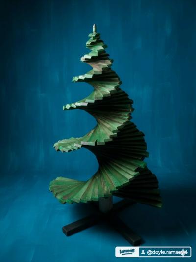 I have 5 spiral wooden Christmas trees from 3ft up to 6 ft - Thumbnail 7