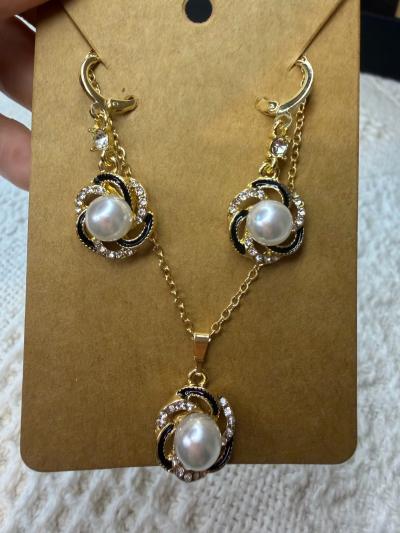 Pearl necklace and Earrings Set - Thumbnail 2