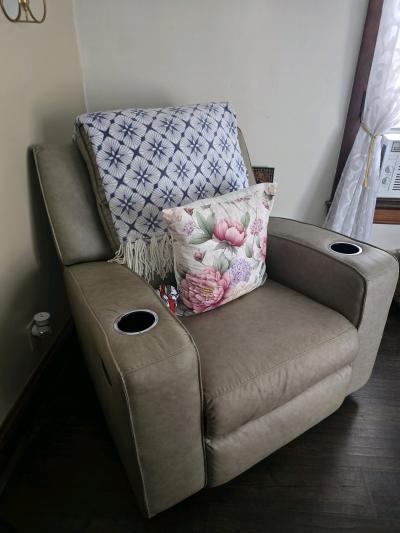 lether recliner brand new