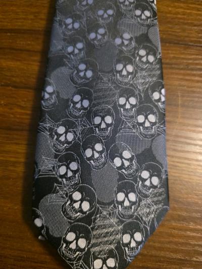 Fashion neck tie skull