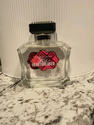 PERFUME BY JUICY COUTURE AND VICTORIA SECRETS - Thumbnail 6