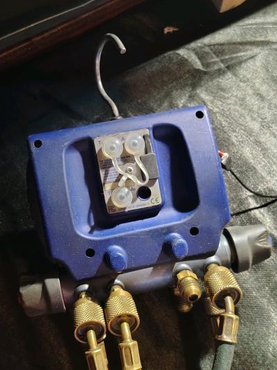 yellow jacket digital manifold P51 870 Titan - Thumbnail 6
