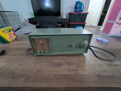 Admiral Tube Clock Radio midcentery 1950s - Thumbnail 7